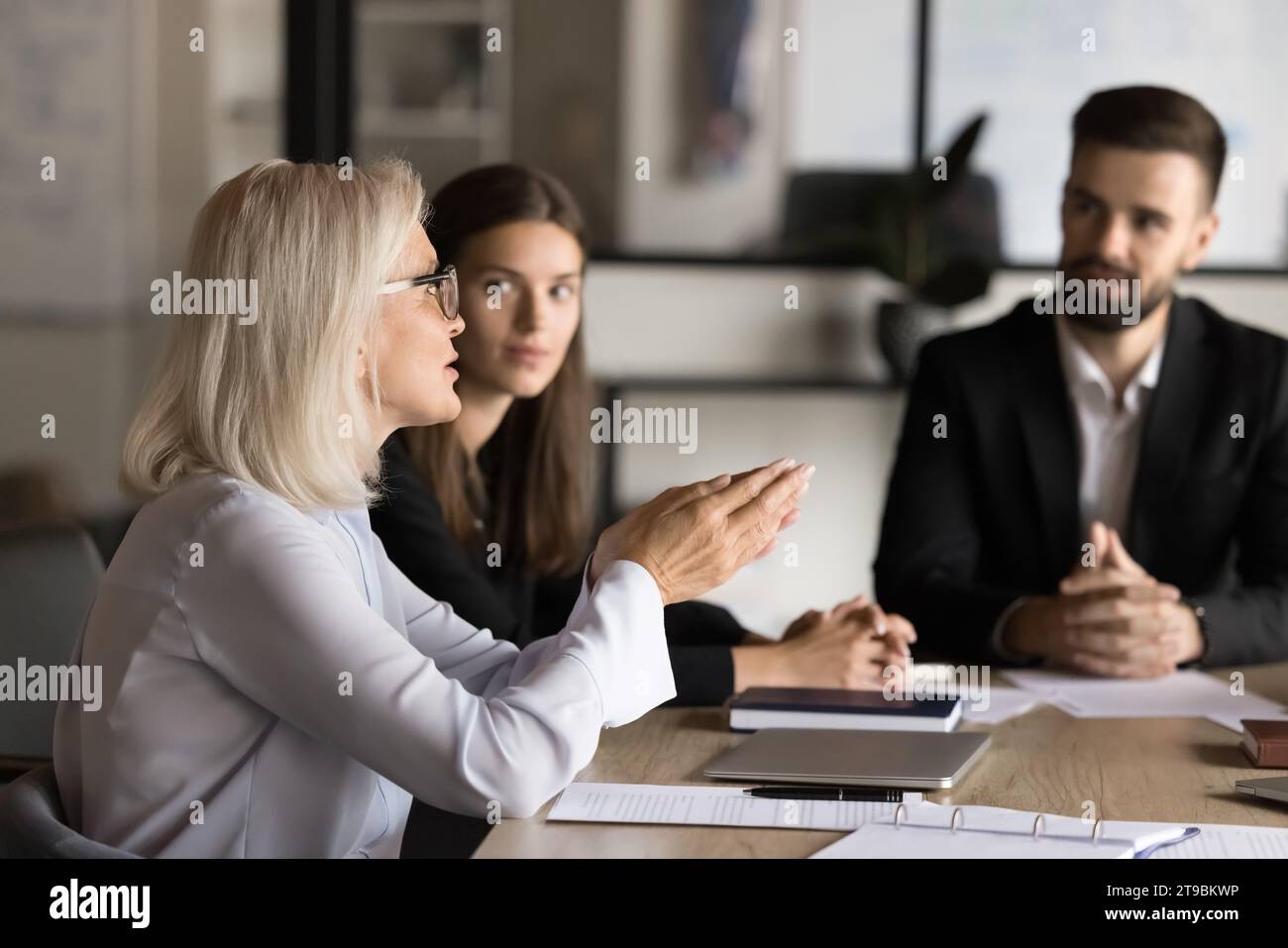 What Makes A Woman More Confident In Online Meetings?